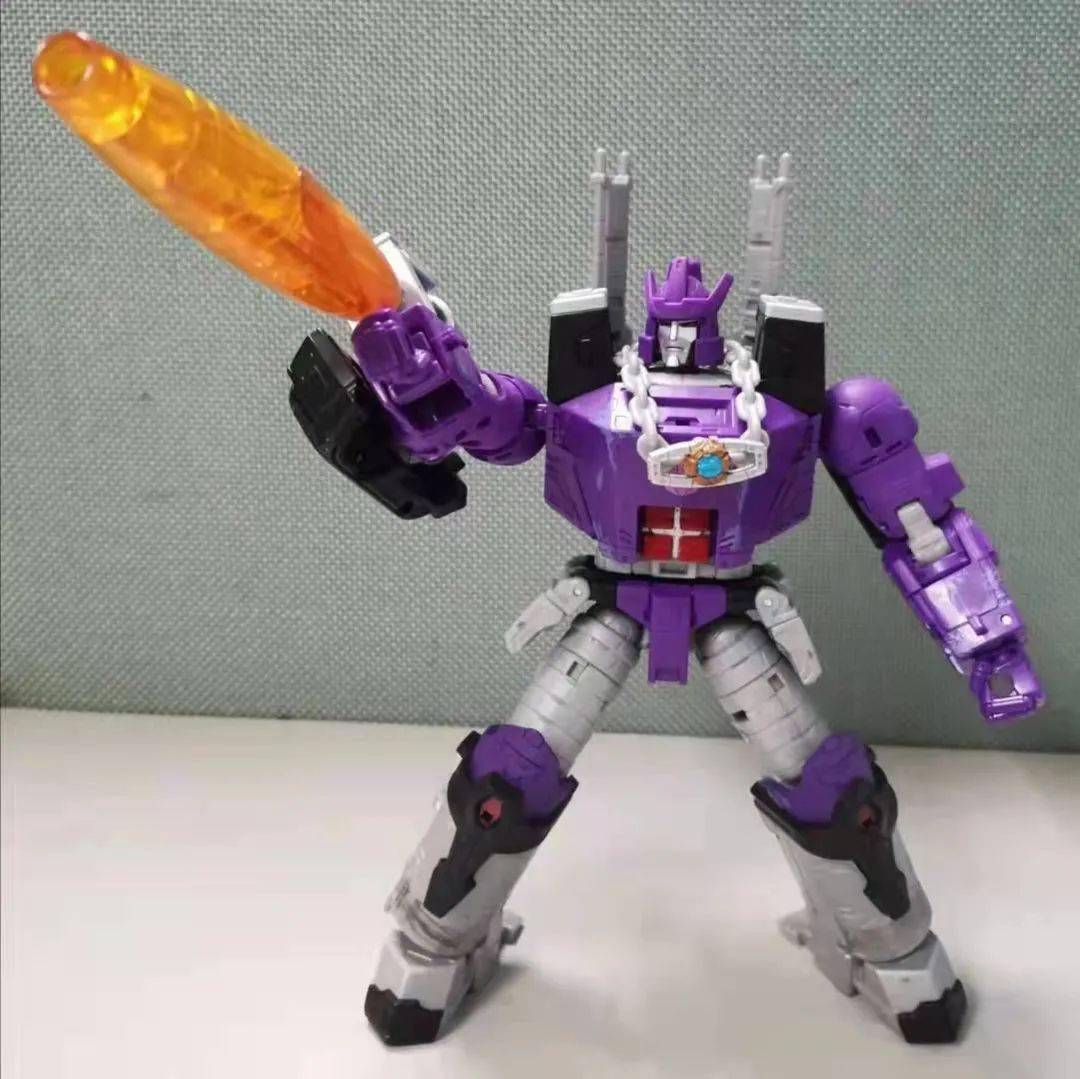 评玩具子小天粑粑总测评变形金刚王国系列分享l级惊破天把玩之后深感