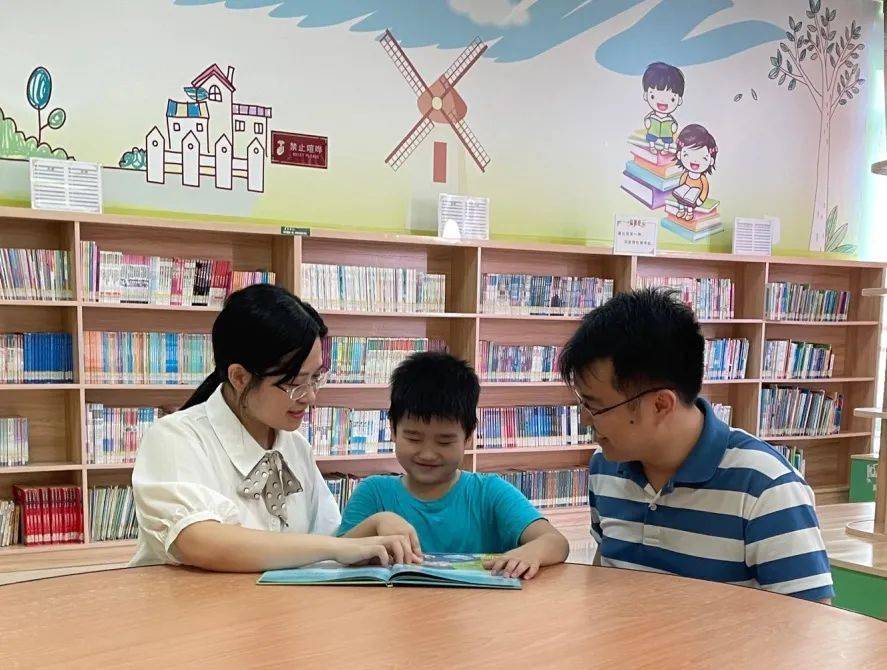 好家庭颂党恩——市十大"优秀书香家庭"谢燕华真心分享