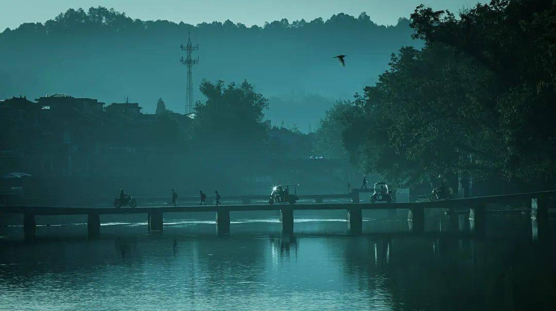 烟火|“发现成都之美·镜头里的公园城市”主题摄影月赛8月获奖作品揭晓，欢迎围观！