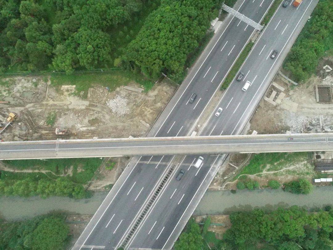 新进展叶新公路g60跨线桥老桥第一阶段拆除工作完成