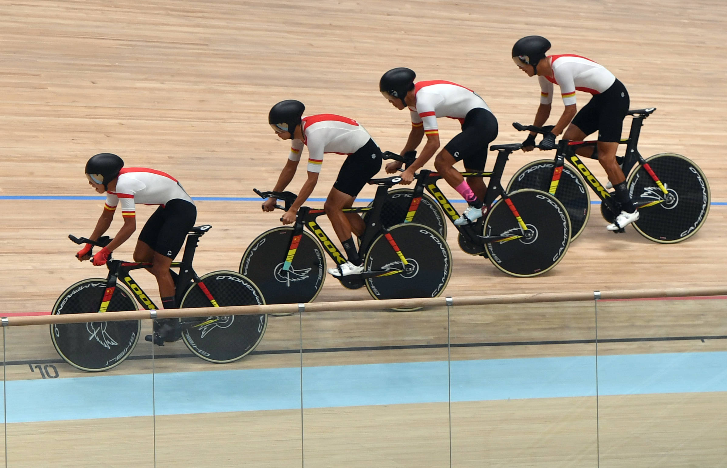 场地自行车——男子团体追逐赛半决赛赛况