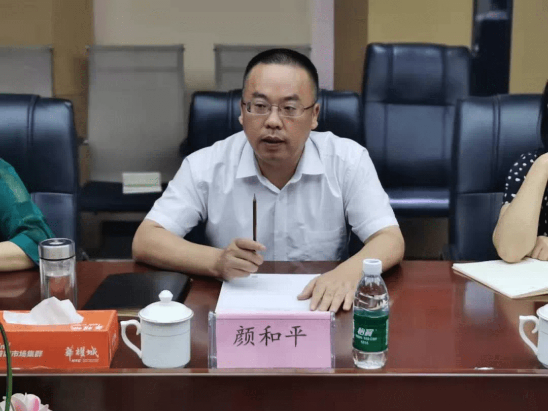 石鼓区委书记颜和平率区领导莅临衡阳华耀城调研