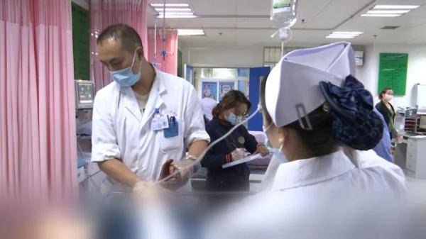 男子|骑共享单车发生事故，男子脑出血生命垂危，开颅手术成了唯一希望……