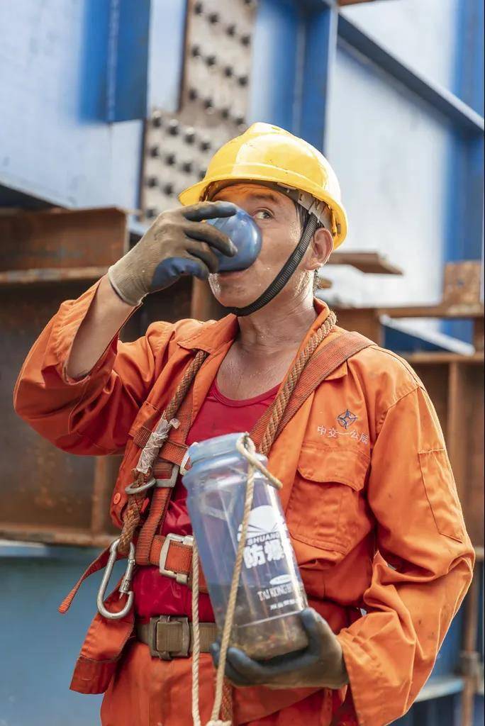 摄影欣赏黄黄高铁建设者风采