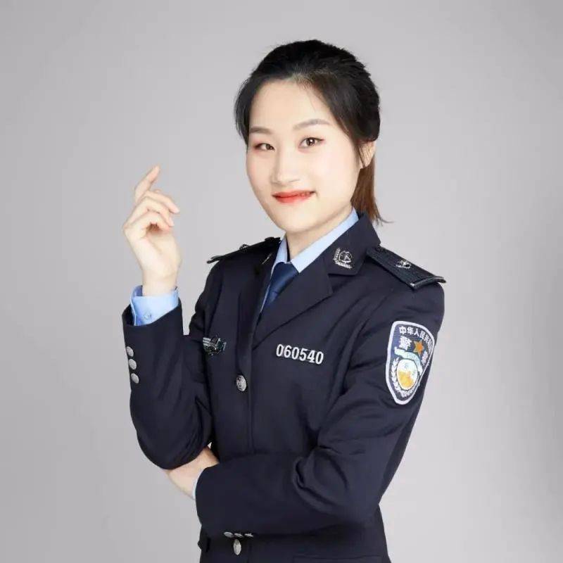 我眼中的衢州三能民警76姜昕蓓慧眼护平安女交警的n面