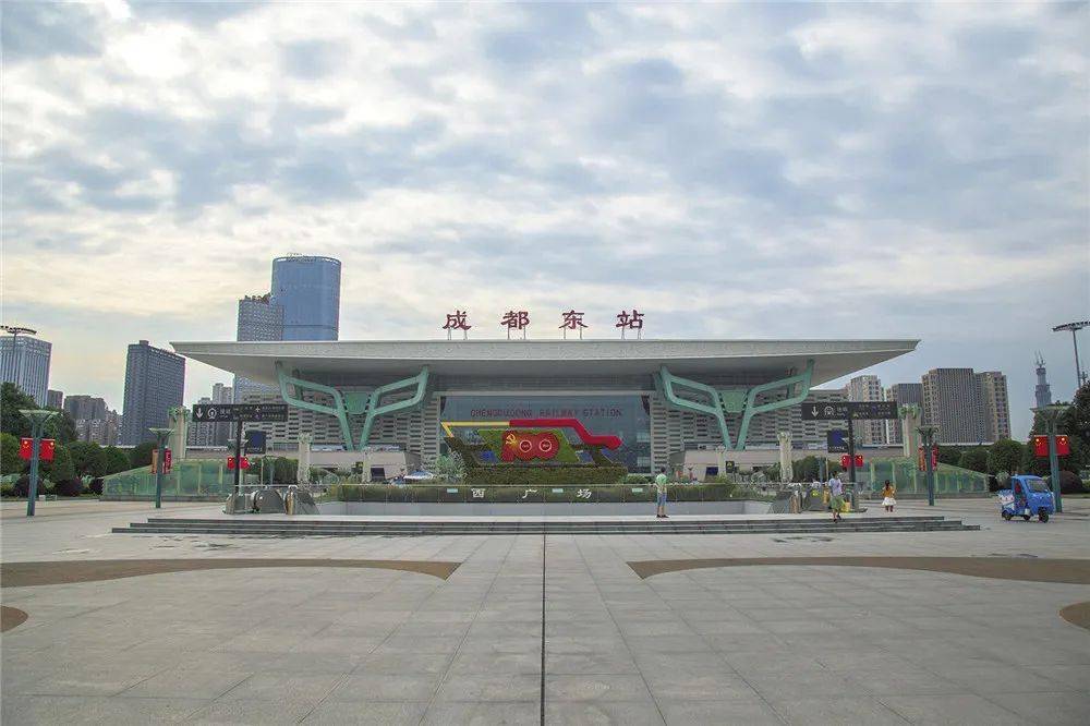 2021年7月4日成都东站东广场.