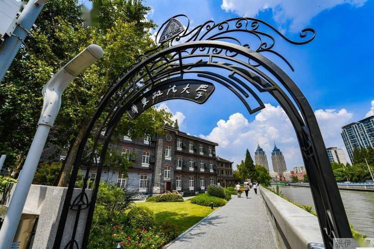 破墙退岸华政校园与苏河美景相融打卡地呼之欲出