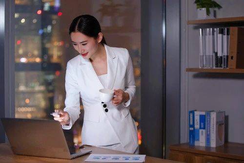 总忘事被老板骂哭,学了这个Excel技巧再也不怕了!_Office