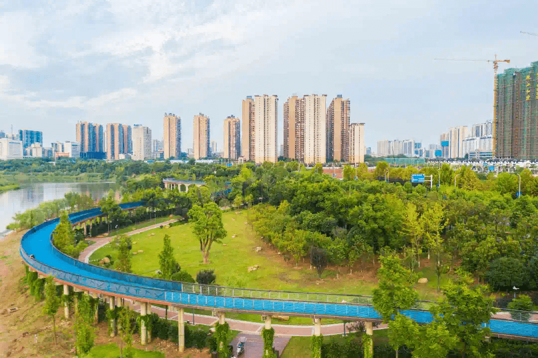 擁攬蒸水兩岸堪稱核心的城市中芯,上演著千載衡州的極致繁華新區,又有