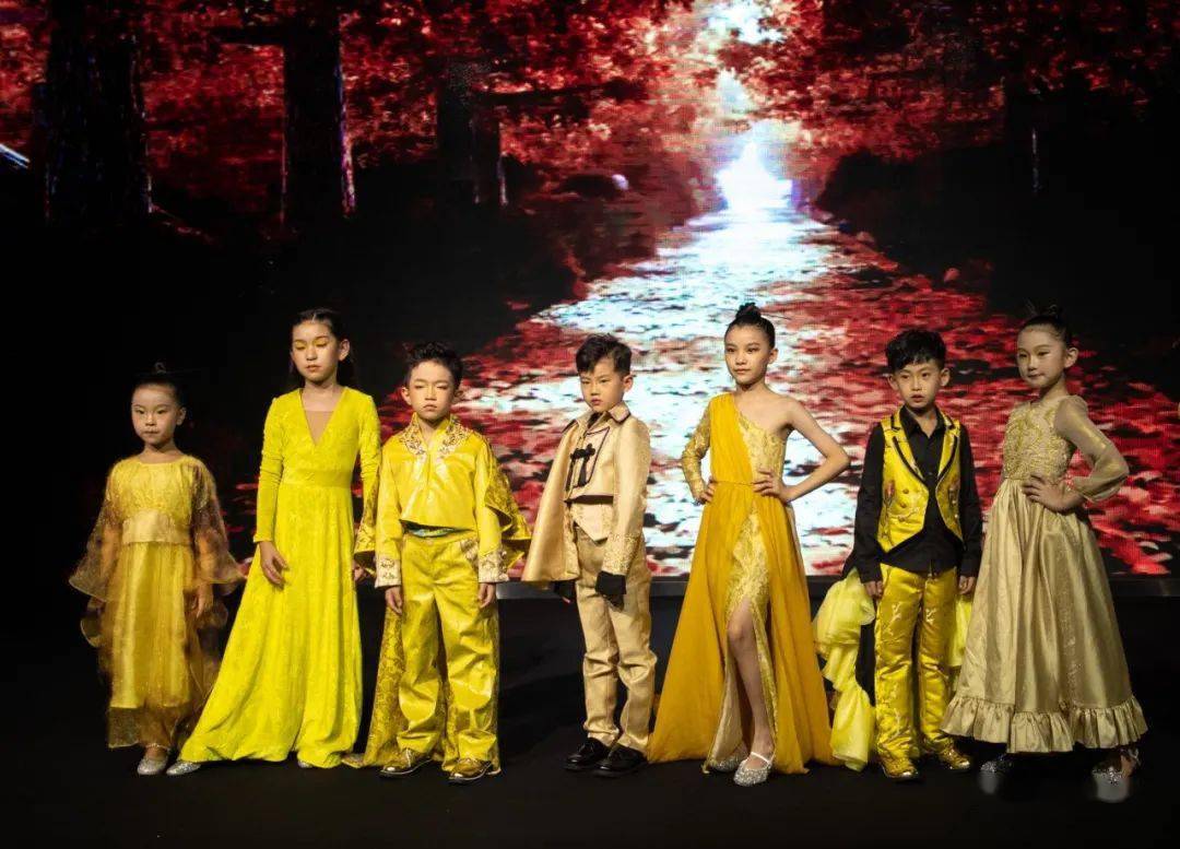 橙黄色|精彩！来享受一场“麦浪滚滚”的视觉盛宴！