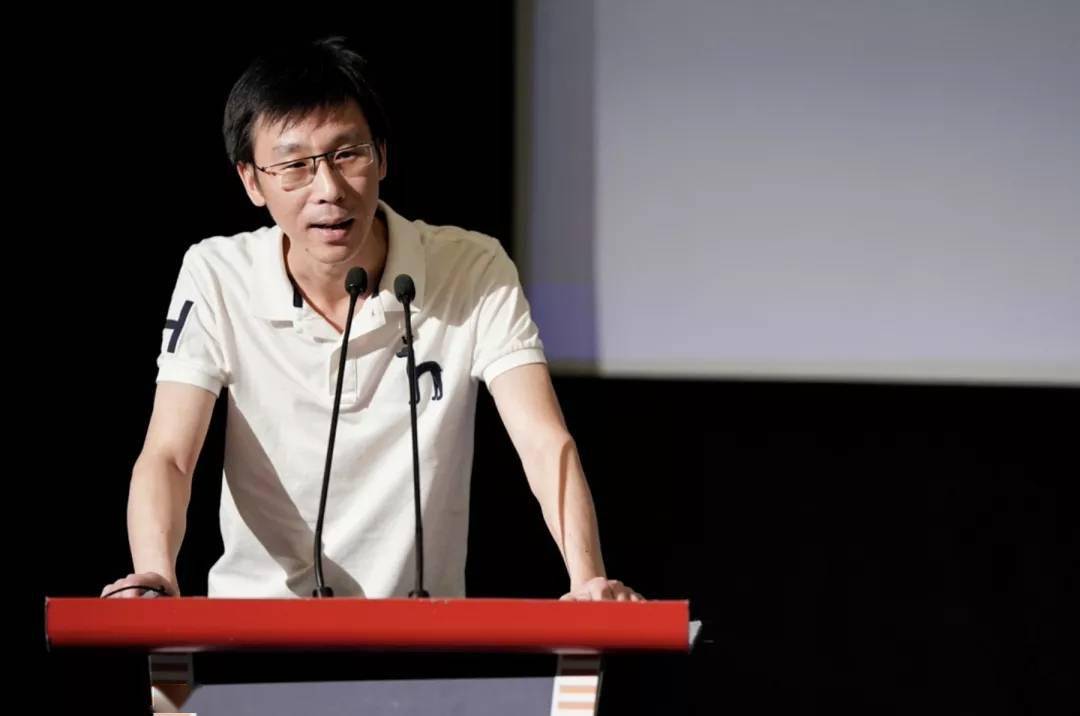 青年策展人,北京画院美术馆展览部主任薛良发言主题《叫好与叫座