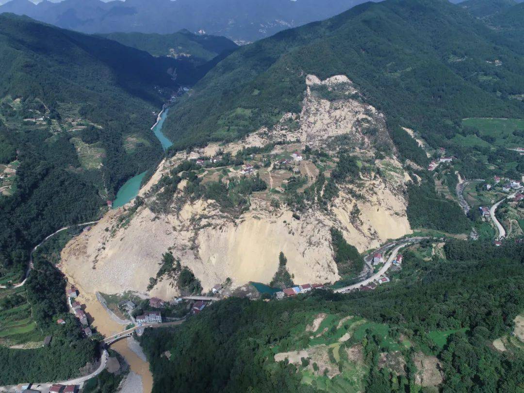 镇巴县"9.9"大河口地质灾害堰塞湖减少库容27.8万立方米