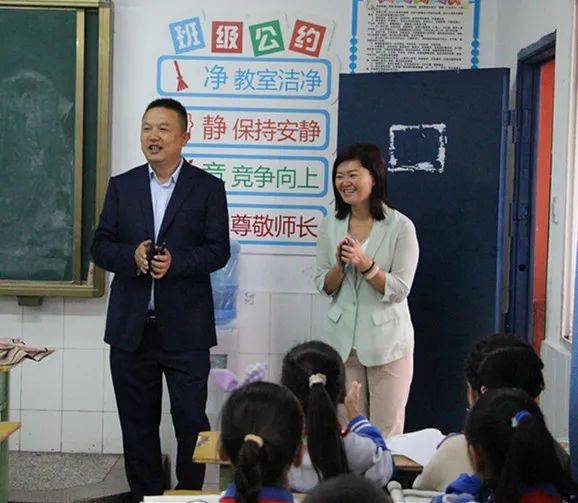 紫薇金秋花更灿共育来年春满园西昌二小紫薇分校第37个教师节慰问活动