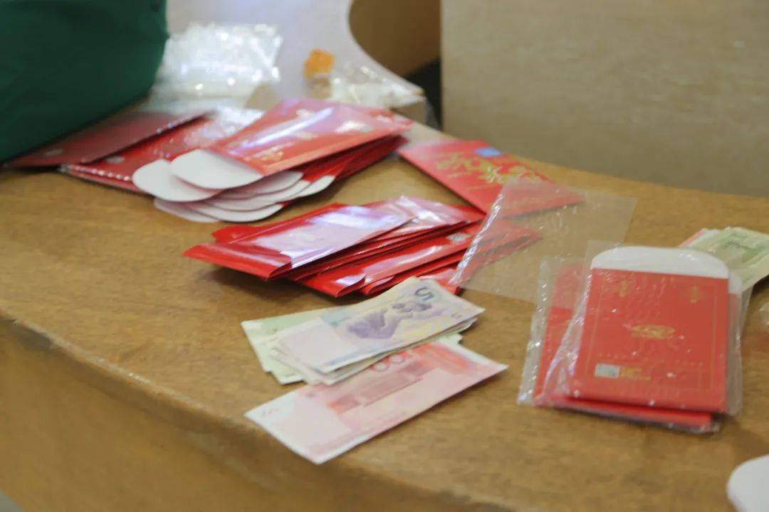 寿光这个人捡了1000元现金