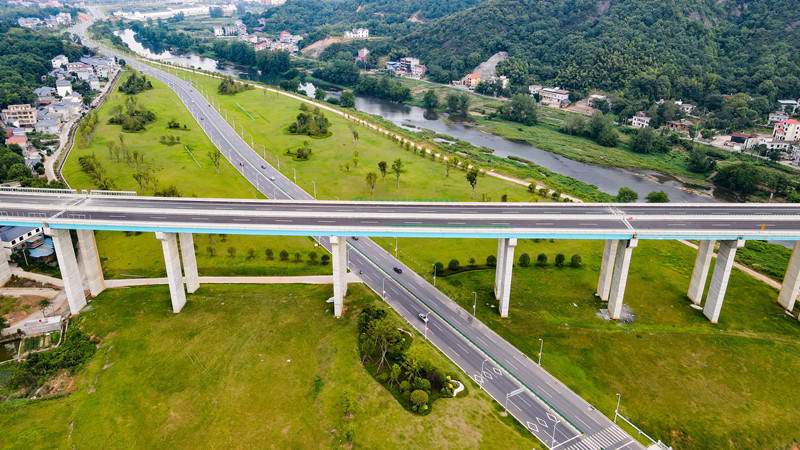 "江西最美高速公路"即将通车 "天路"壮美如大片_萍乡