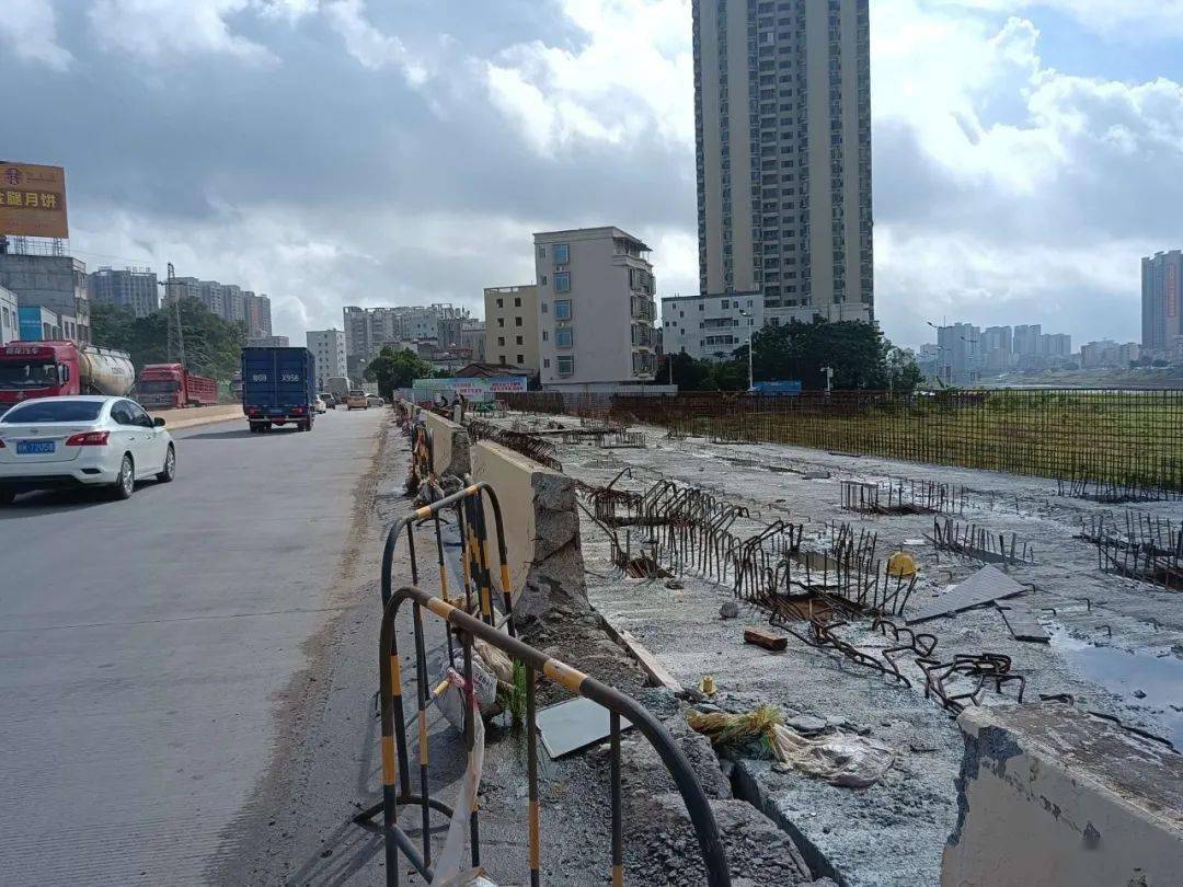 淮安三亚路人行桥图片