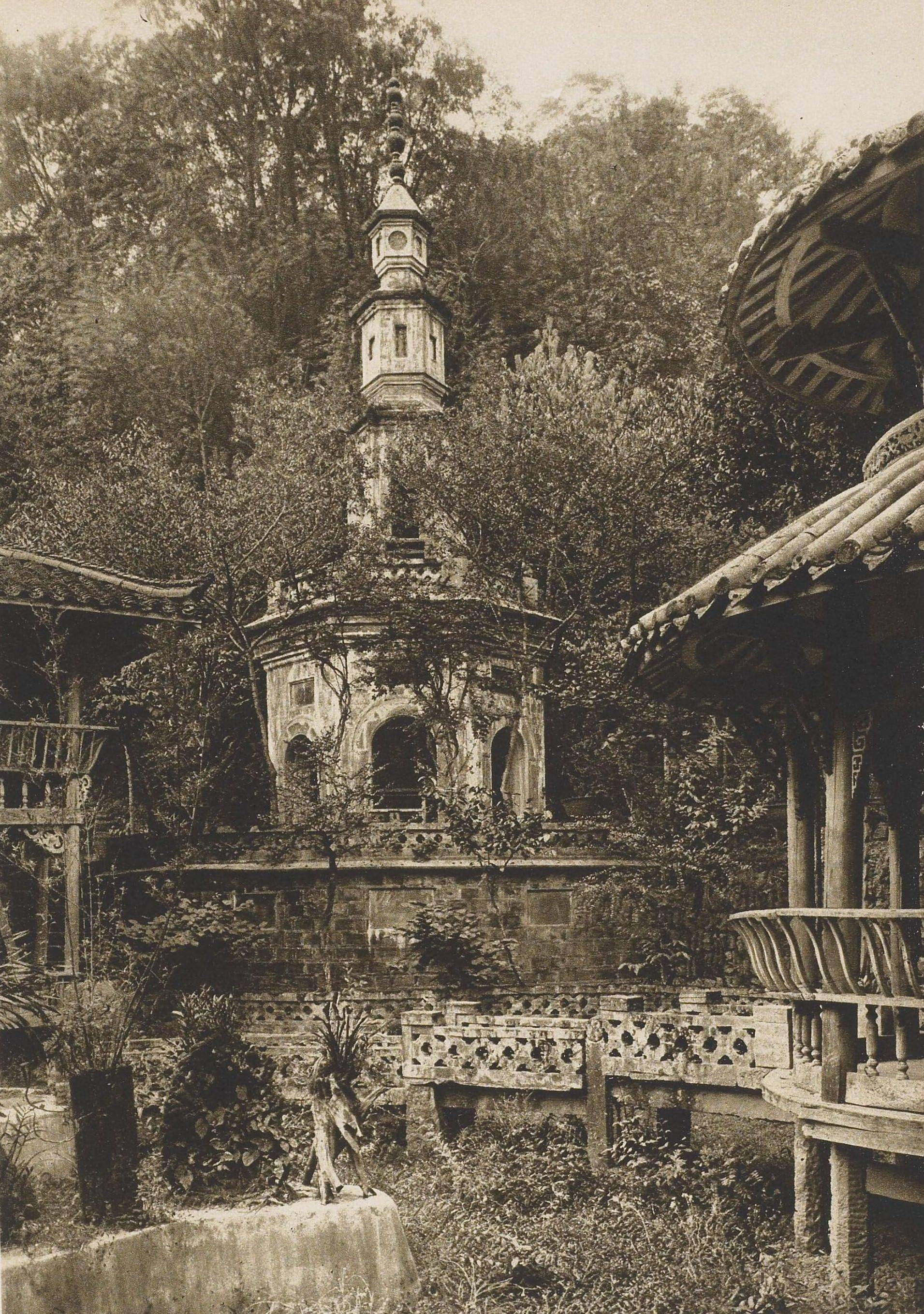 柏石曼清末中国行(14)1908年的四川雅安老照片_建筑