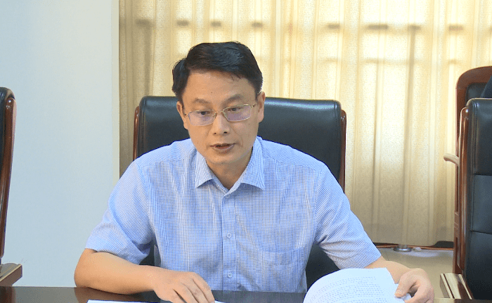 李俊伟主持召开县政府党组(扩大)会议和县政府第104次常务会议