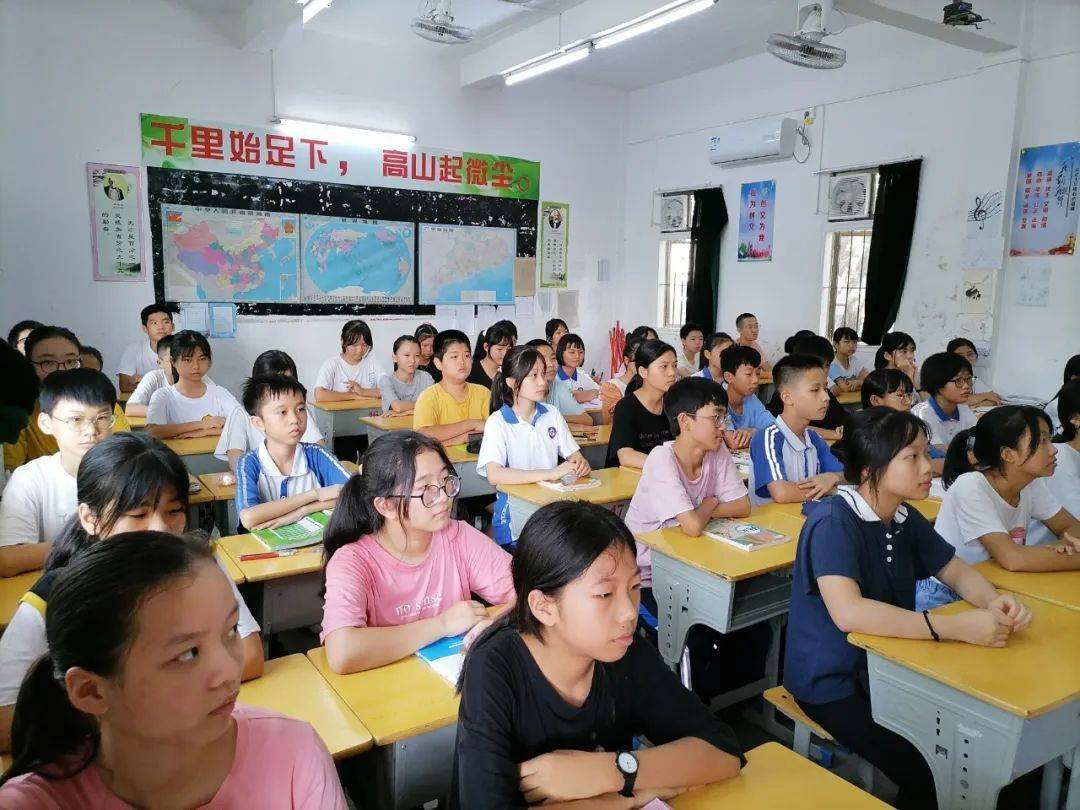 赤岗中学开展防范化解道路交通安全教育系列活动