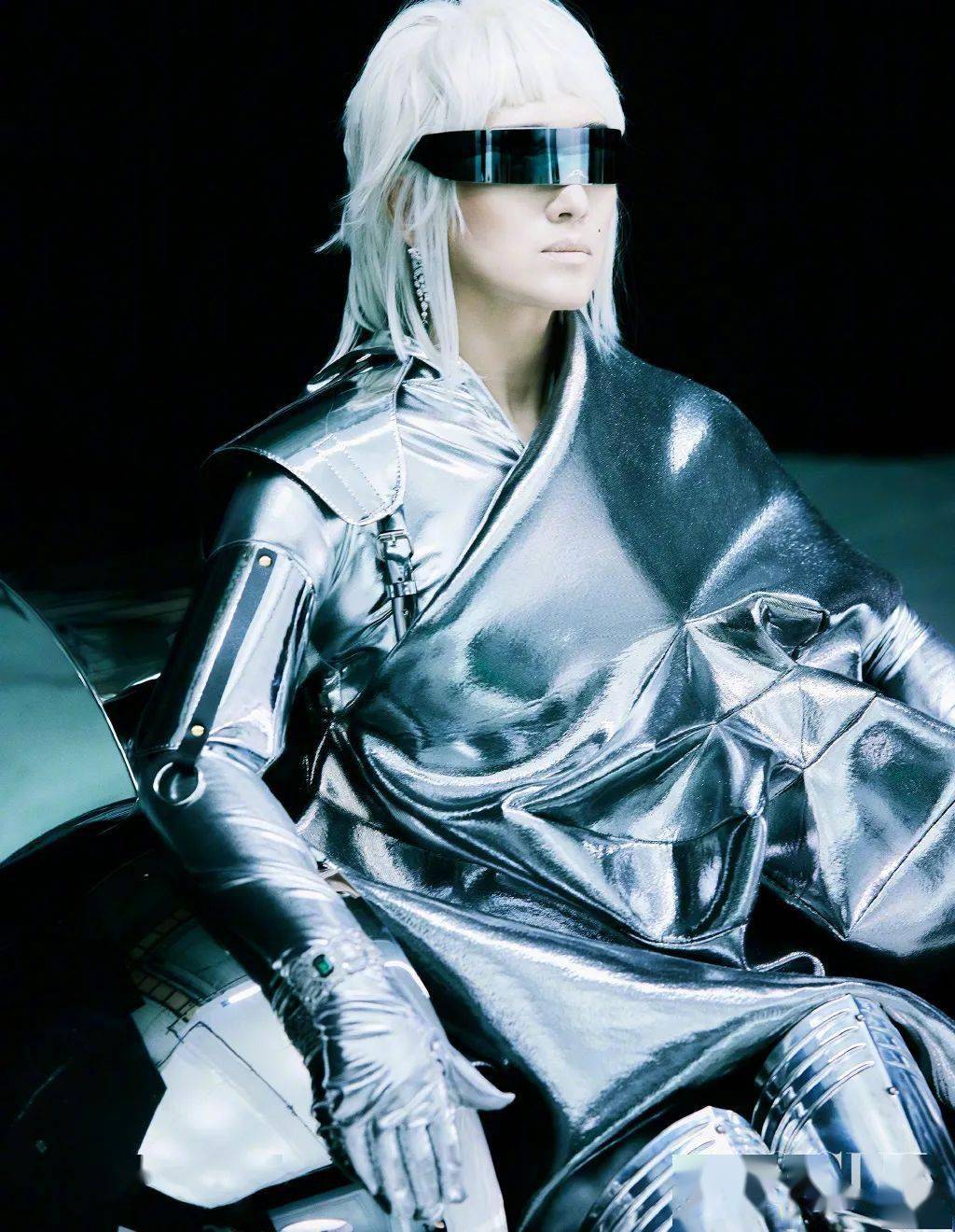 冯海|巩皇VOGUE首封，你觉得如何？丨赏色