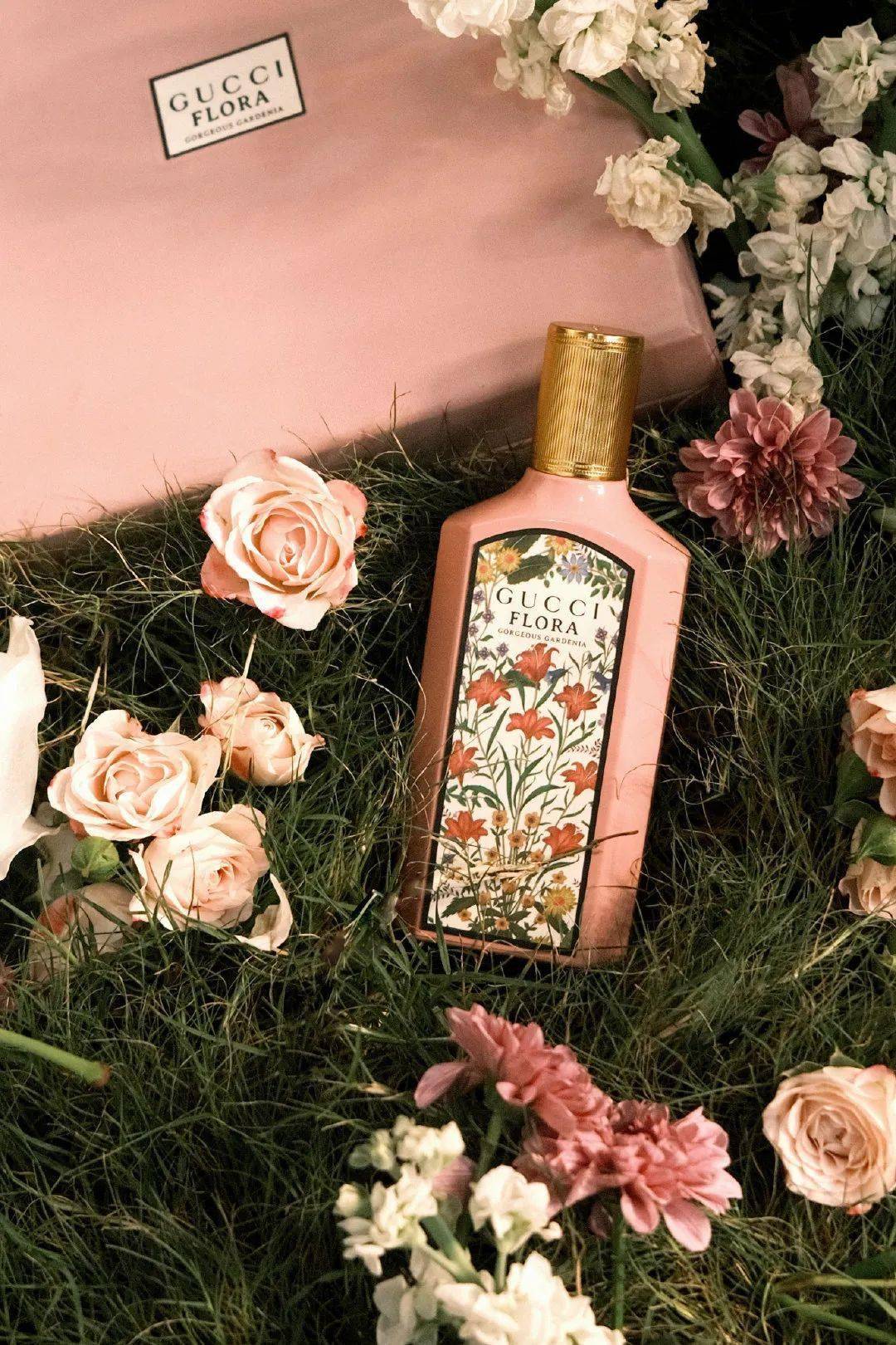 gucci这款以花为灵感设计的香水包装,复古味儿十足!_gucci