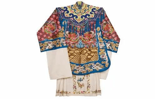 镶边女蟒 梅兰芳演《贵妃醉酒》时所穿,由上海"天昌戏衣绣庄"制作  靠