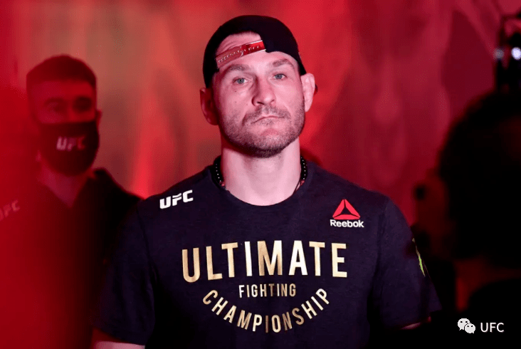 原本的计划是斯蒂佩-米欧奇在ufc260中与弗朗西斯-纳干诺进行重量级