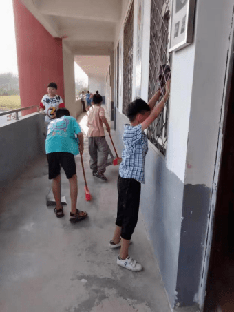 爱国卫生活动,加强爱国卫生教育,使学生掌握必要的爱国卫生法制常识