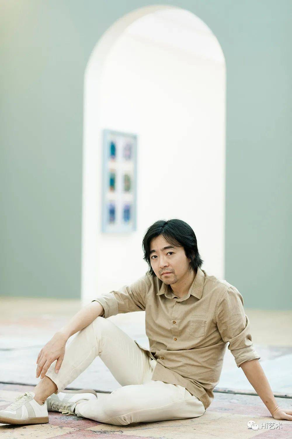 李青,年少成名,早早被发掘,并赶上了中国当代艺术最初的风口,一路坦荡