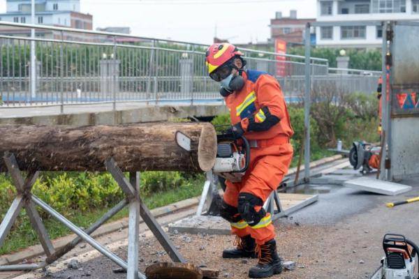 受困者|厉害了！披荆斩棘的“蓝朋友”