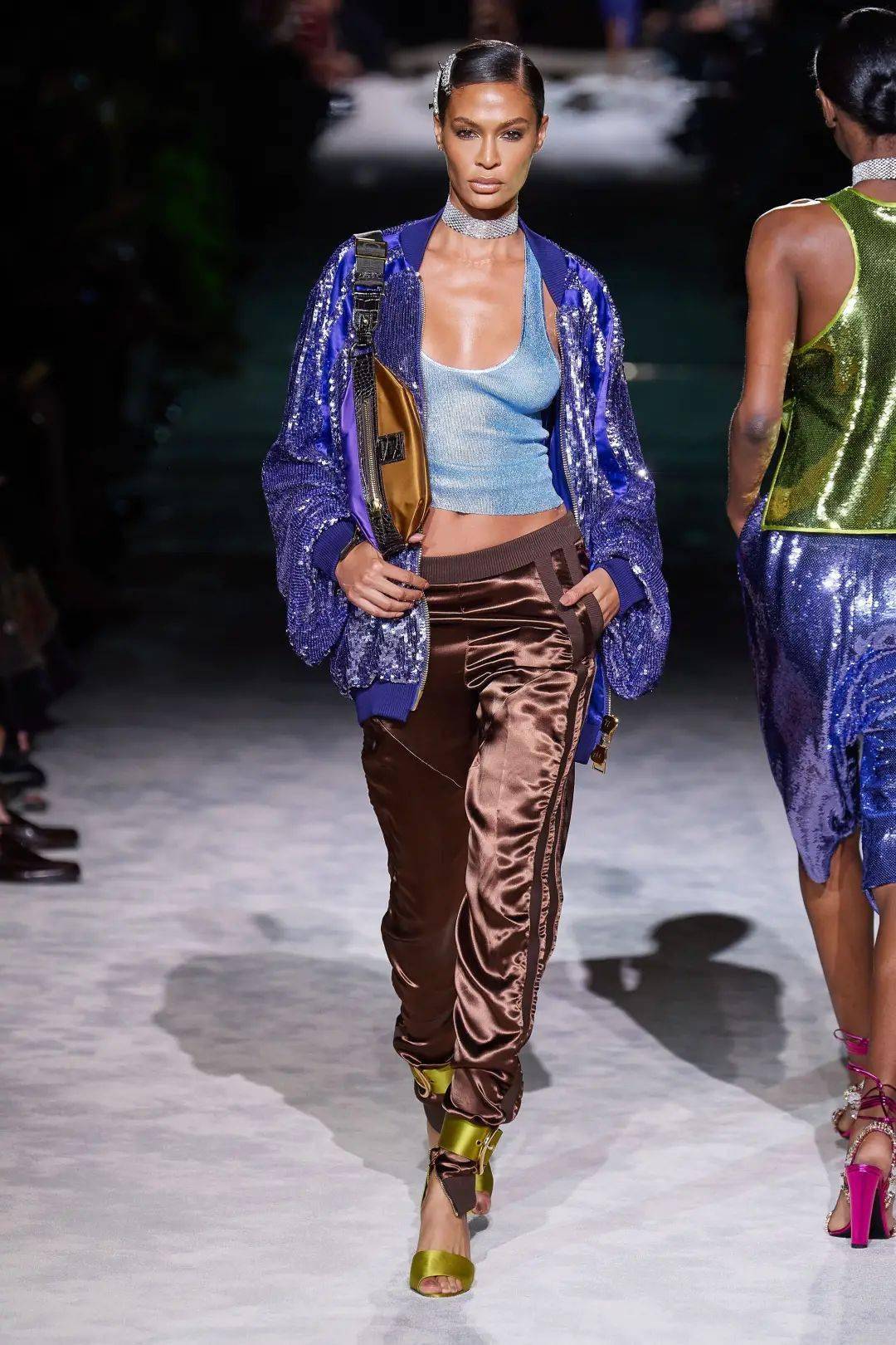 简风|穿得光彩照人，才是最新的时髦