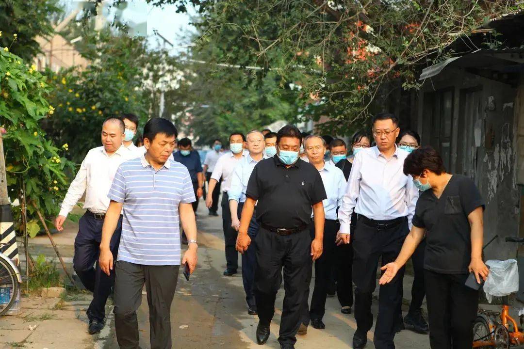 住建委主任冯秀海,街道工委书记石春明,办事处主任王江,副主任赵春涛