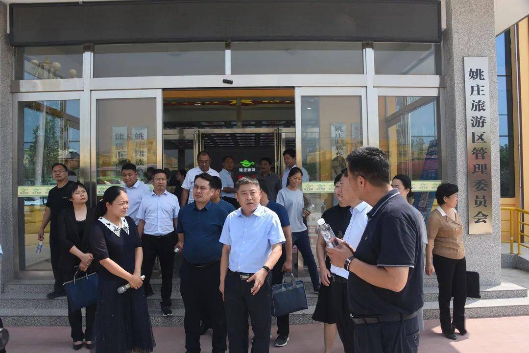 上午,与会人员实地观摩了平顶山市郏县安良镇马头岭,姚庄回族乡两个