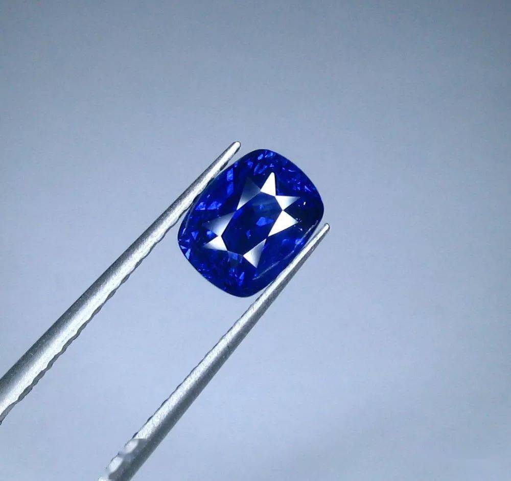 科普royalblue备受皇室专宠的一抹神秘色彩