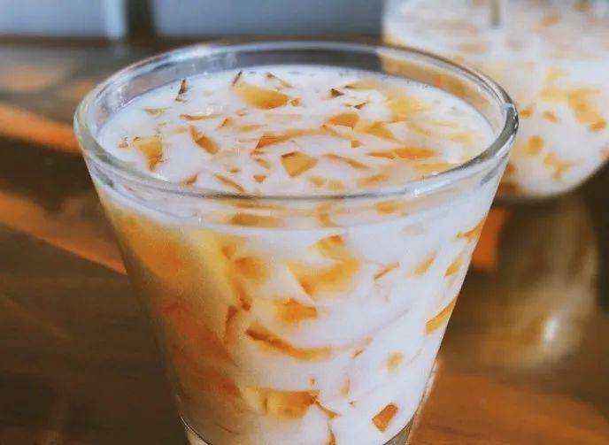 买太多茉莉蜜茶了喝不完,看到大家都在做白桃乌龙茶冻就思维散发了一