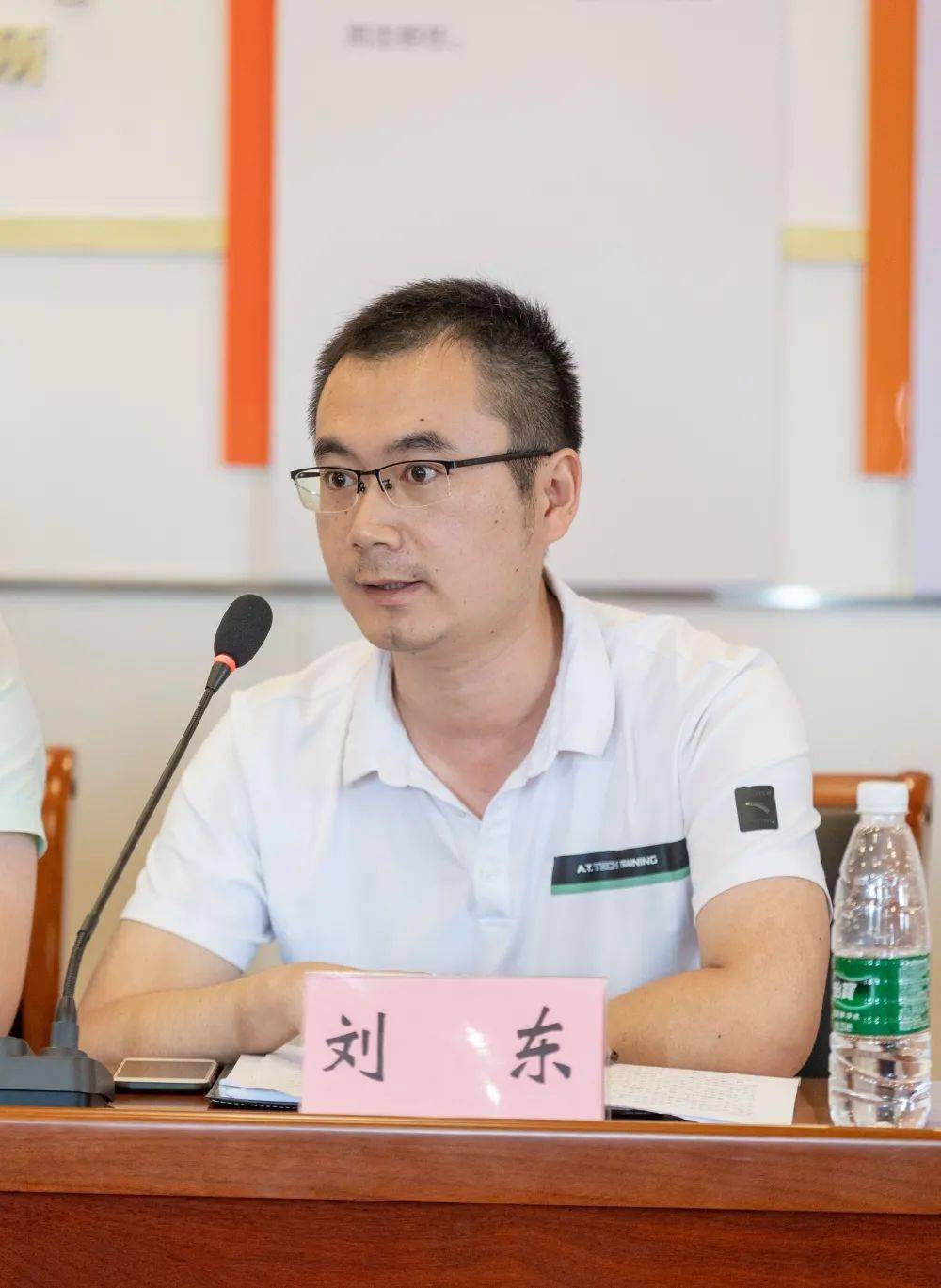 干部管理轻语菁诉南陵县召开年轻干部座谈会