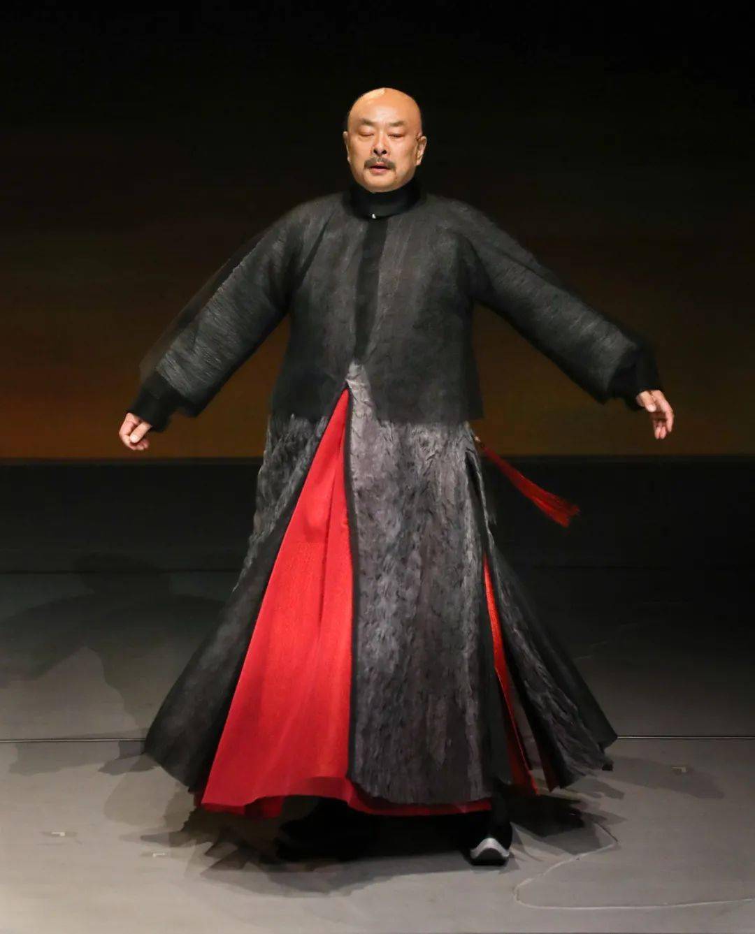 与广州话剧艺术中心联合制作,濮存昕,徐帆,洪涛,郭达,关栋天领衔主演