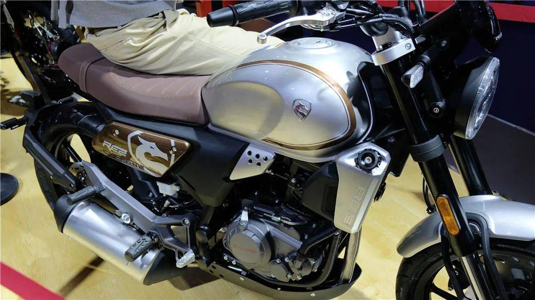 复古scrambler——re3(攀爬)