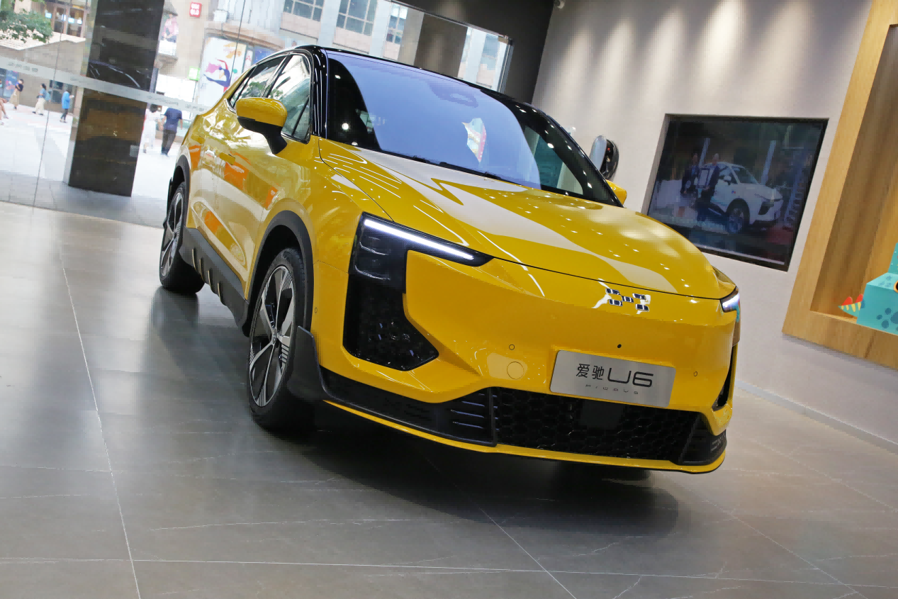 个性是它的最显著标签爱驰u6到店实拍