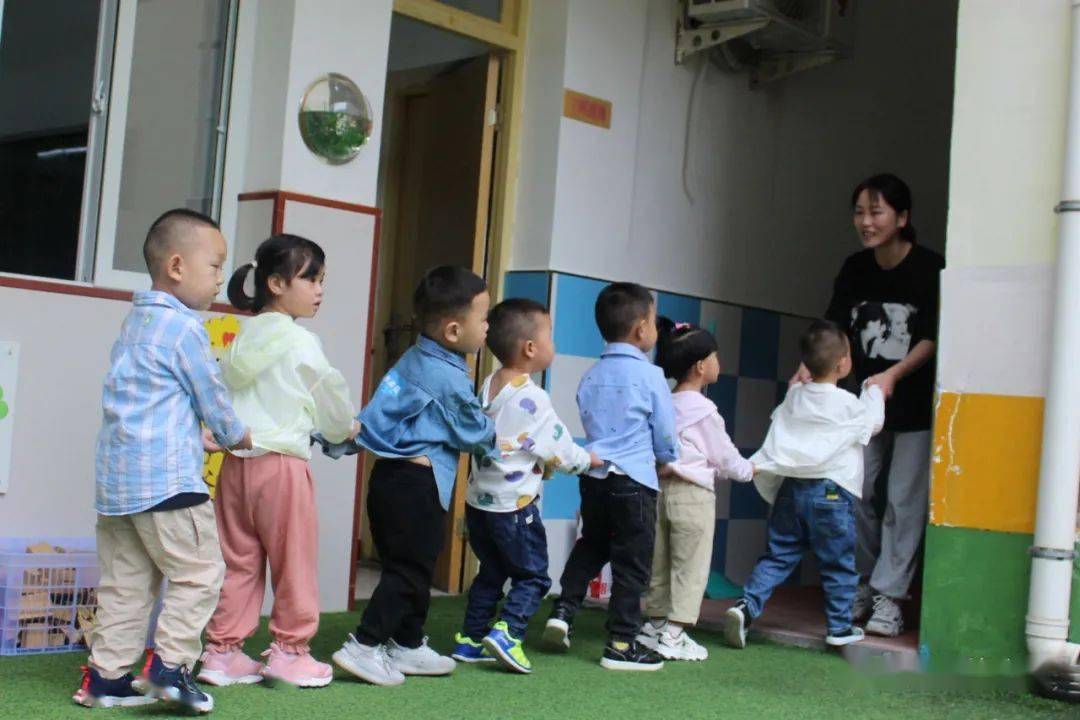 活动|镇安县幼儿园开展小班幼儿开学活动