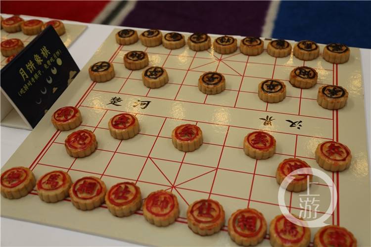 #重庆一景区推出象棋月饼#上热搜 网友：我想悔棋怎么办？