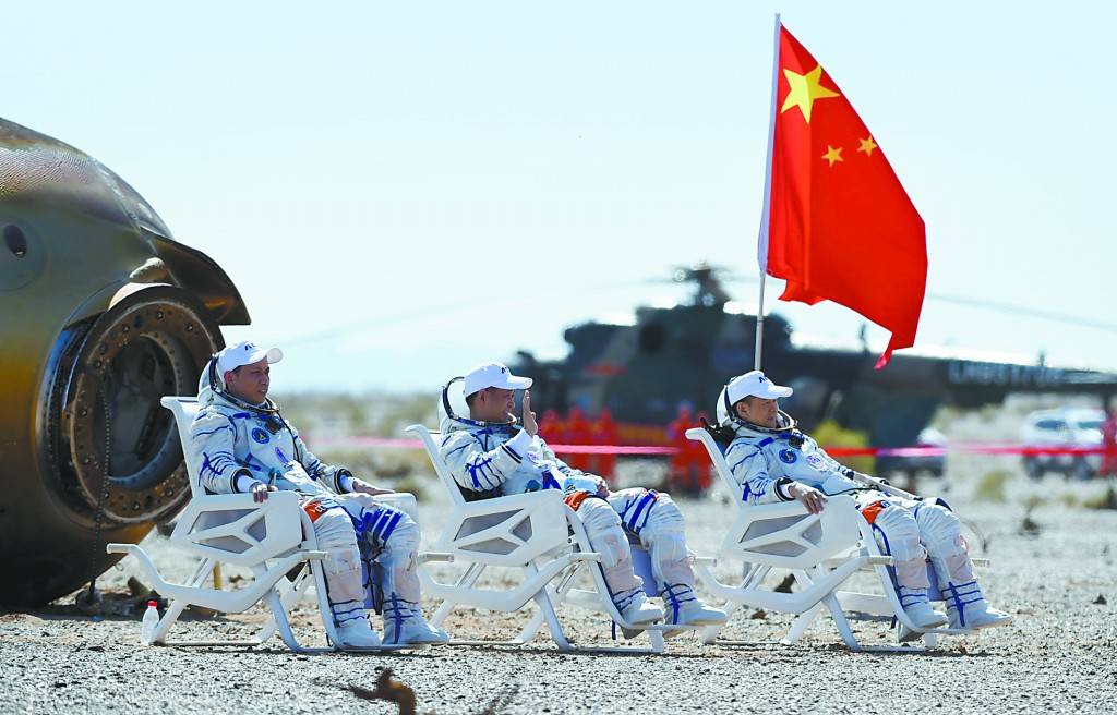 神舟十二号顺利着陆出差三人组回家法媒这是中国成为太空大国的最新