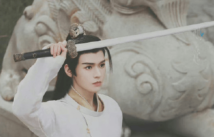 要求|龚俊在追热巴？肖战王一博顶风同台？明侦全员缺席？景甜万达重修旧好？选秀爱豆玩完了？