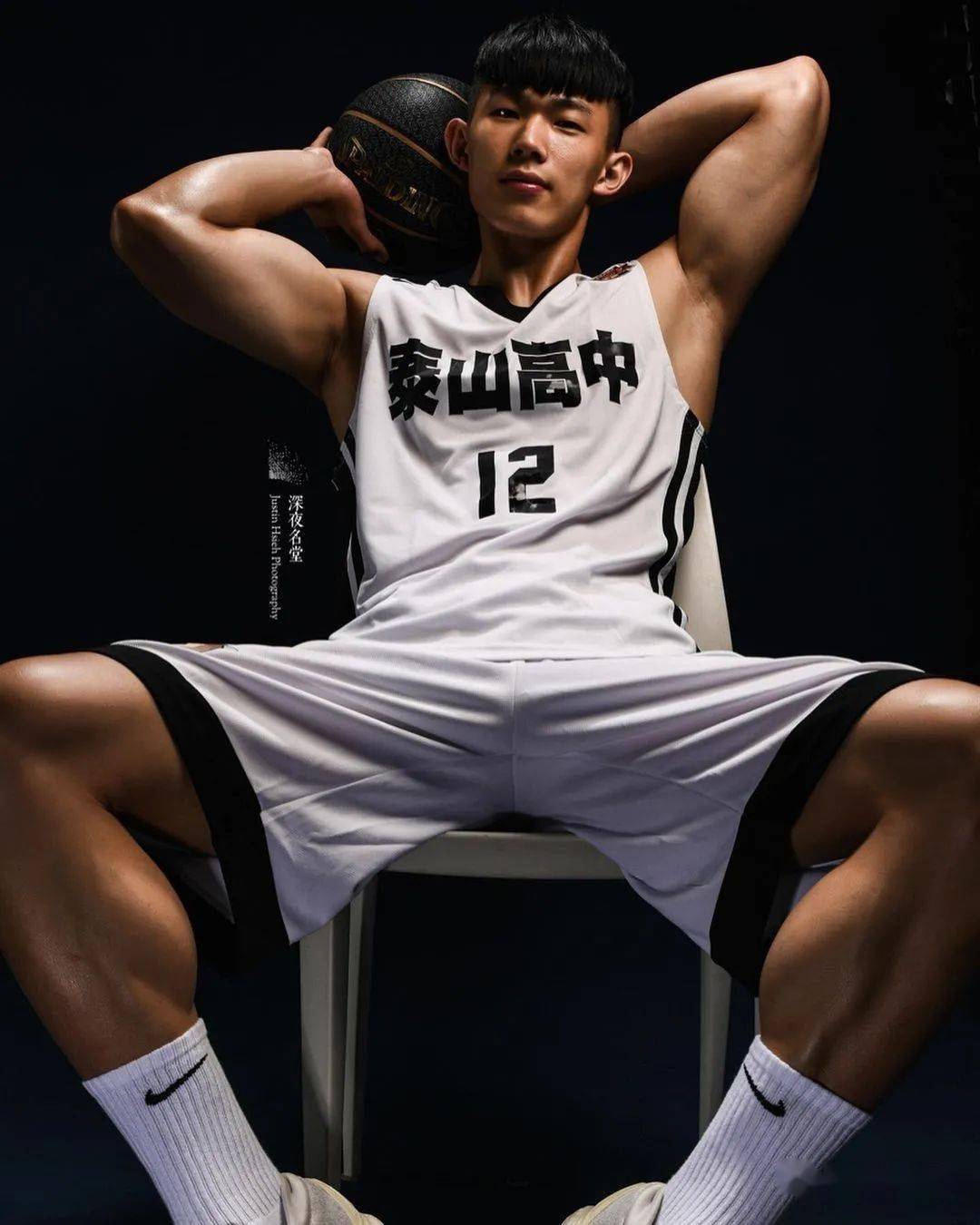 打篮球筋肉小狼狗这身材谁顶得住啊