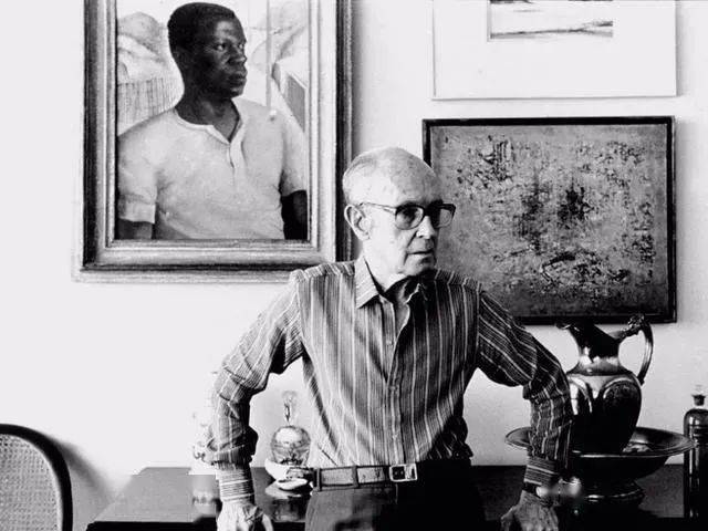 单调的诗作来自"巴西国宝级诗人":卡洛斯·德鲁蒙德·德·安德拉德,它