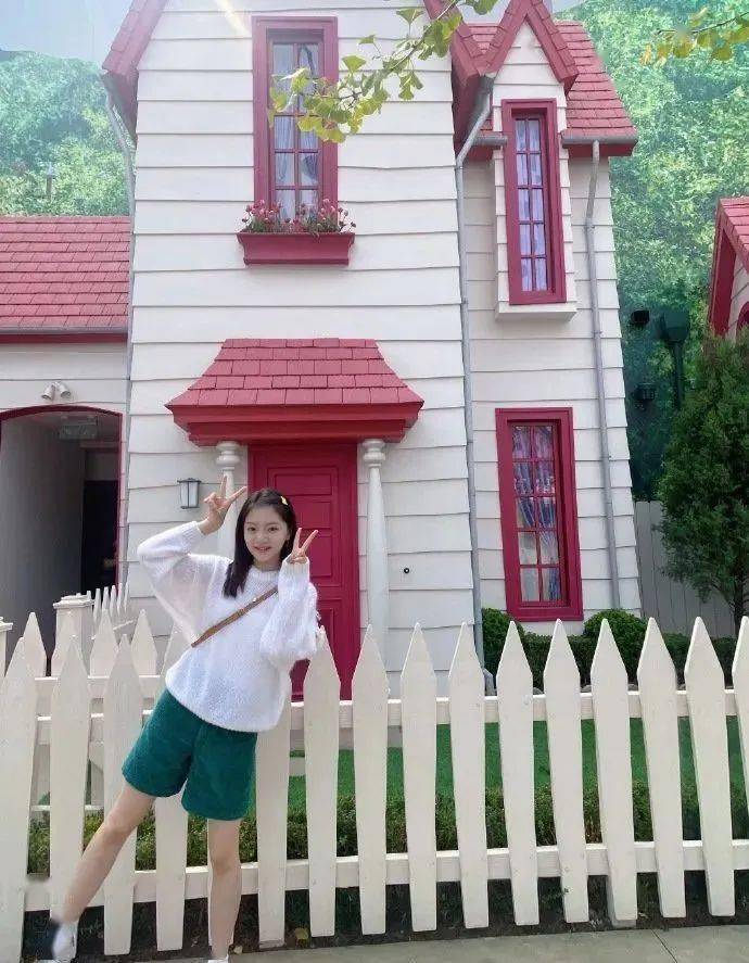 毛衣|下周穿什么 | 跟女明星学做环球影城最靓的仔!