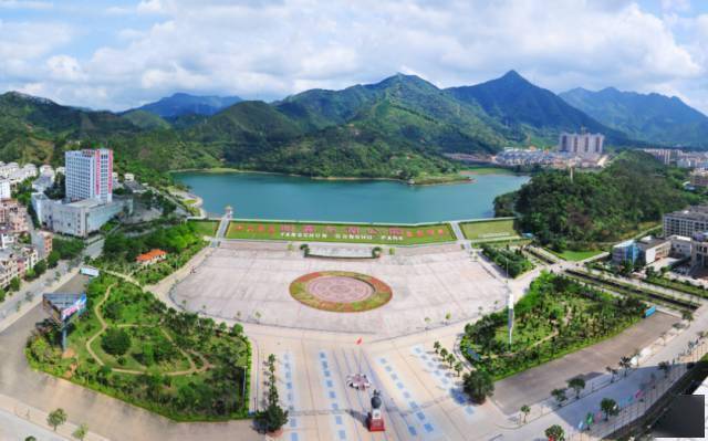 最"意境":山顶河岸赏月市区东岳公园推荐理由:东岳公园在原望瞭岭山林