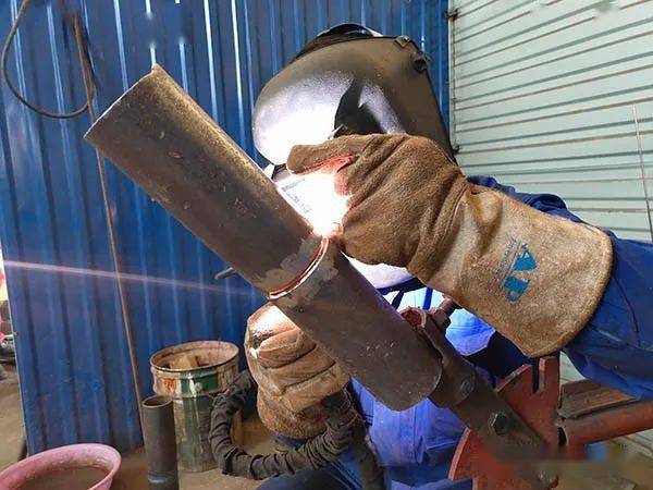 我的证件怎么没有焊工证三个字是不是假的焊工证