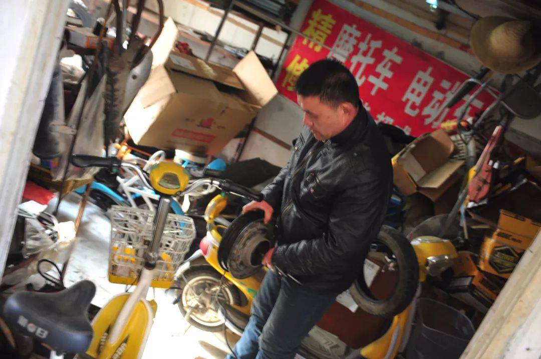 走进修理店探访基层摩托车维修行业