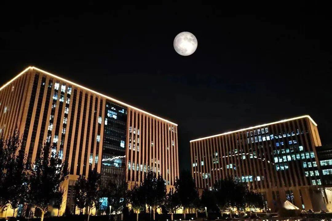 中秋快乐送你一轮北航明月团团圆圆